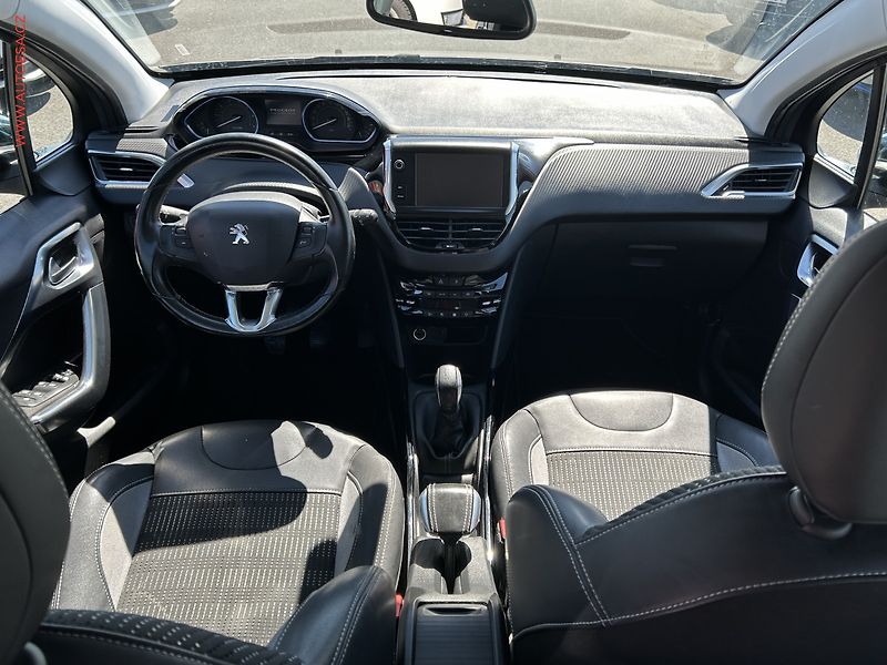 Peugeot 2008 (2016) 1.2PT, Allure - fotka 8 z 16