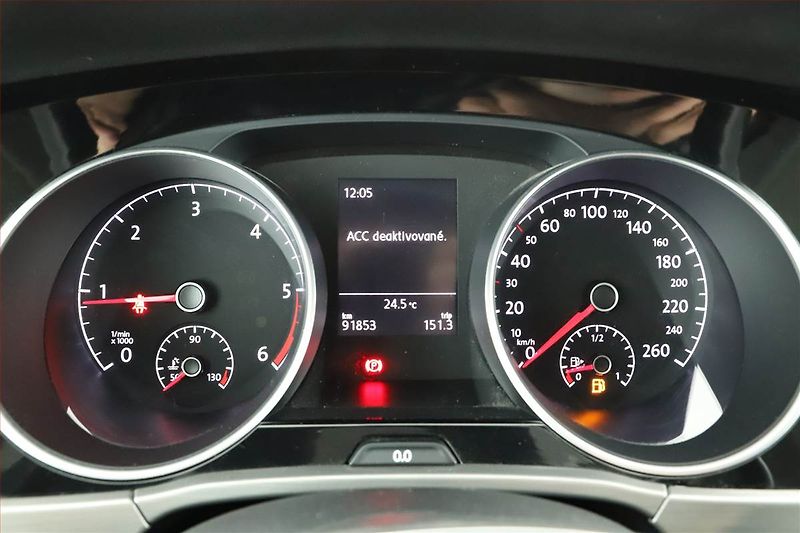 Volkswagen Touran (2019) 2.0 TDI - fotka 8 z 14