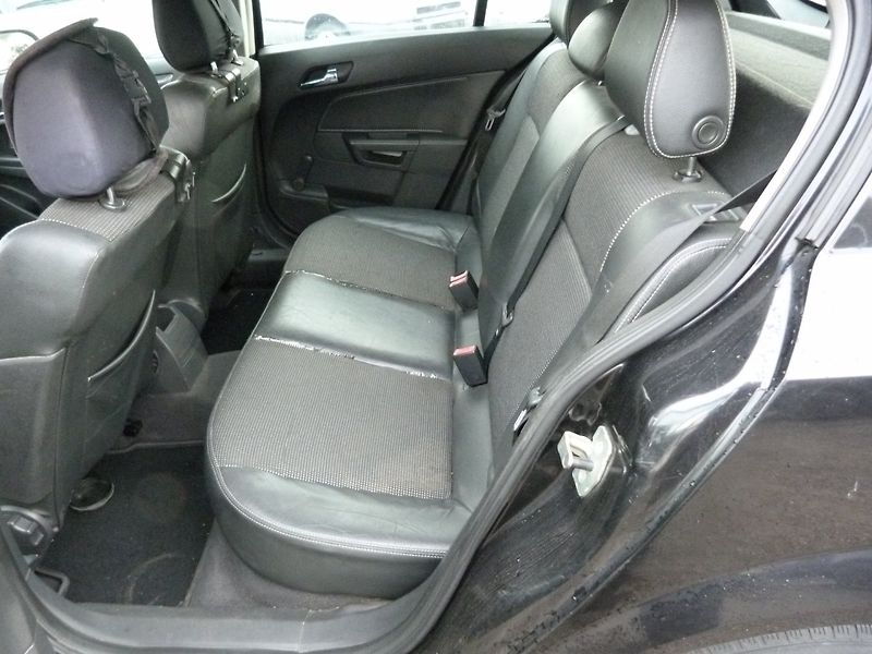 Opel Astra 1,7 CDTI - fotka 12 z 15