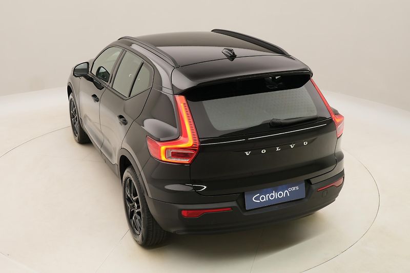 Volvo XC40 T2 KINETIC AUT REZERVACE - fotka 17 z 39