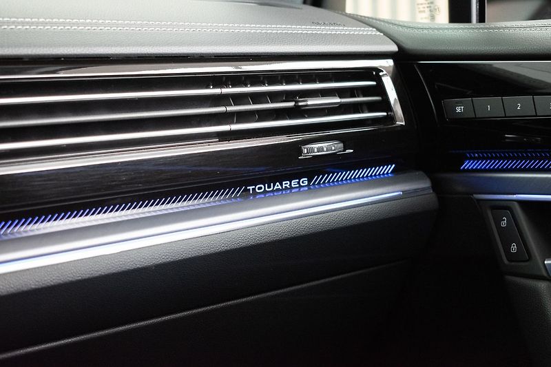 Volkswagen Touareg 3.0 TDI R-LINE*ZÁRUKA*TAŽNÉ*ČR - fotka 38 z 48