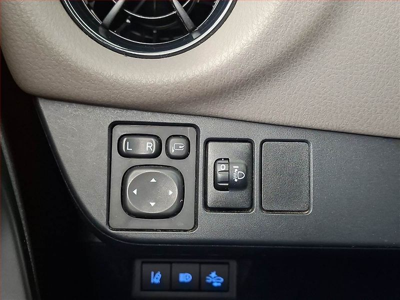 Toyota Yaris (2020) 1.5 Hybrid, Automat, ČR,1.maj - fotka 19 z 21