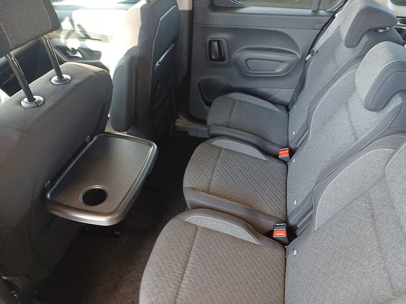Opel Combo Elegance Plus XL 1,5CDTi MT6 - fotka 15 z 30