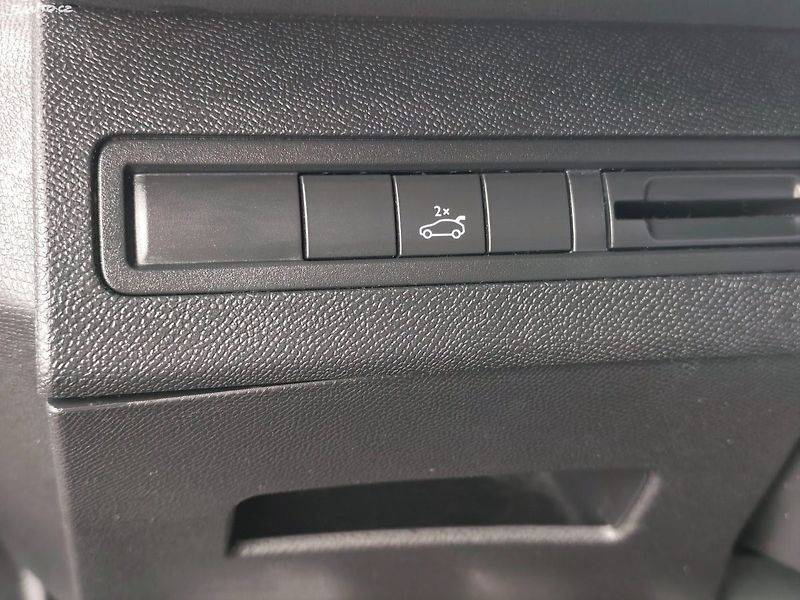 Peugeot 3008 (2019) - fotka 31 z 41