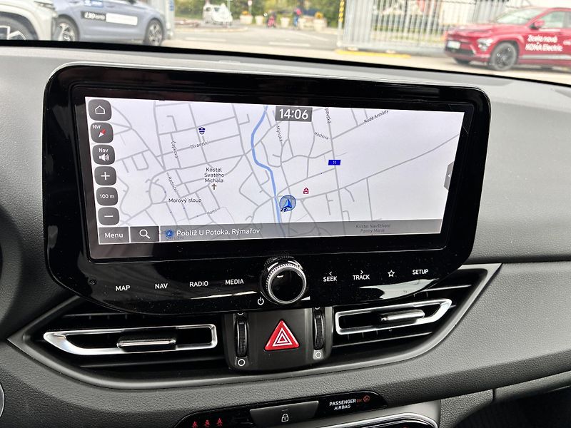 Hyundai i30 HB 1.0T-GDI 74kW DCT STYLE NAV - fotka 20 z 32