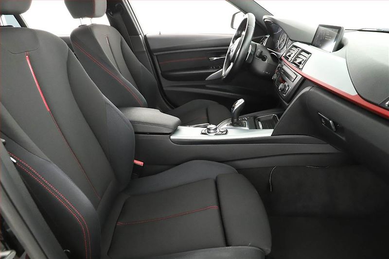BMW Řada 3 (2013) 320 d xDrive, 4X4, Automat - fotka 7 z 17