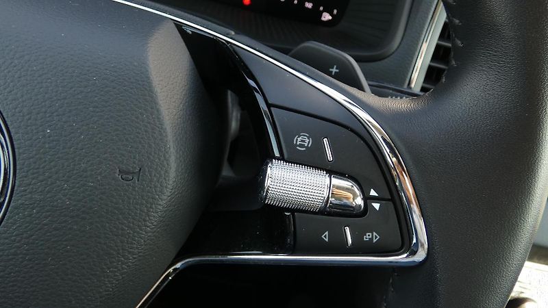 Škoda Karoq 1,5 TSI DSG Style - fotka 12 z 22