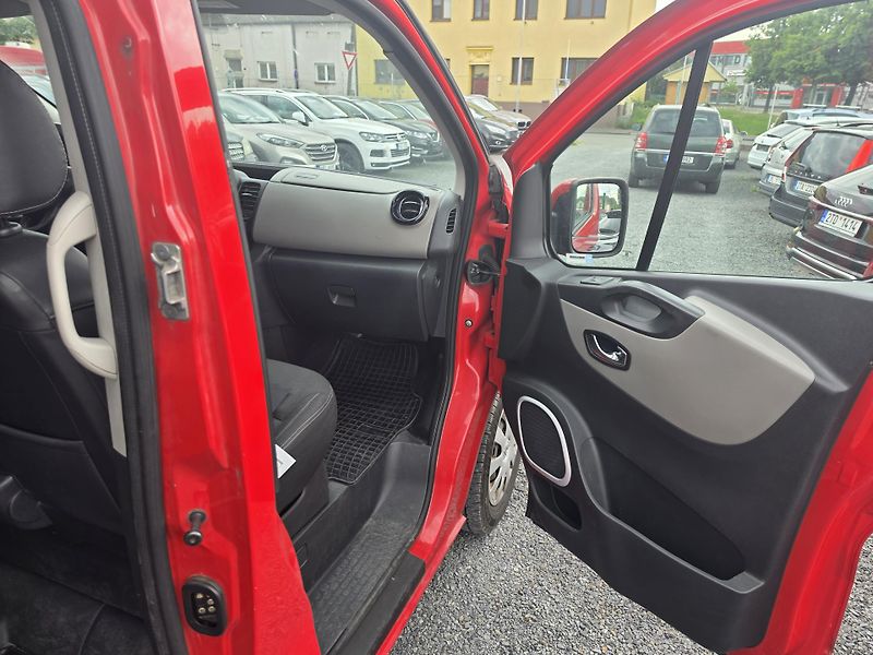 Renault Trafic 1.6 dci 125 Long 9.mist tz - fotka 10 z 19