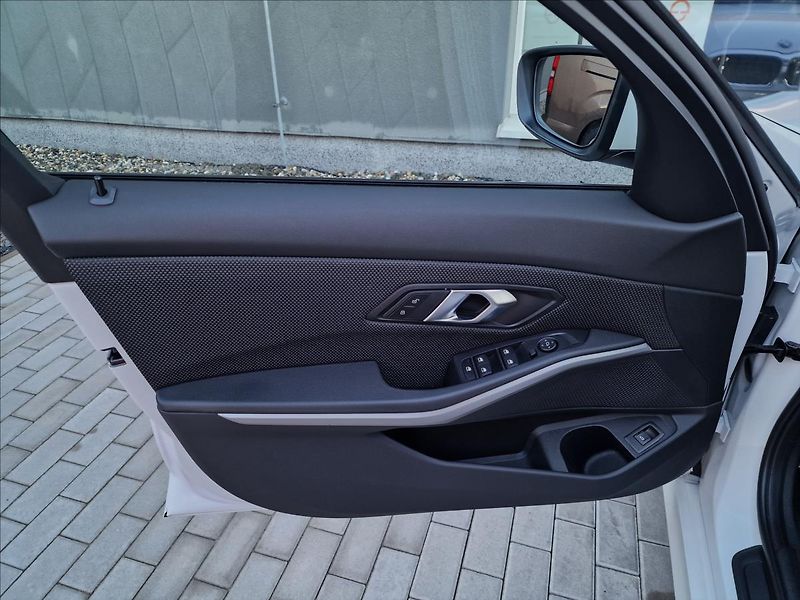 BMW Řada 3 318d 110kW Touring,ČR,1.Maj. - fotka 37 z 50