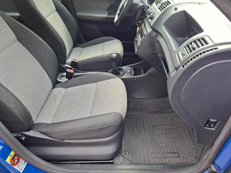 Škoda Fabia (2009) 1.2i 51kW -1.MAJITEL-KLIMA - fotka 17 z 23