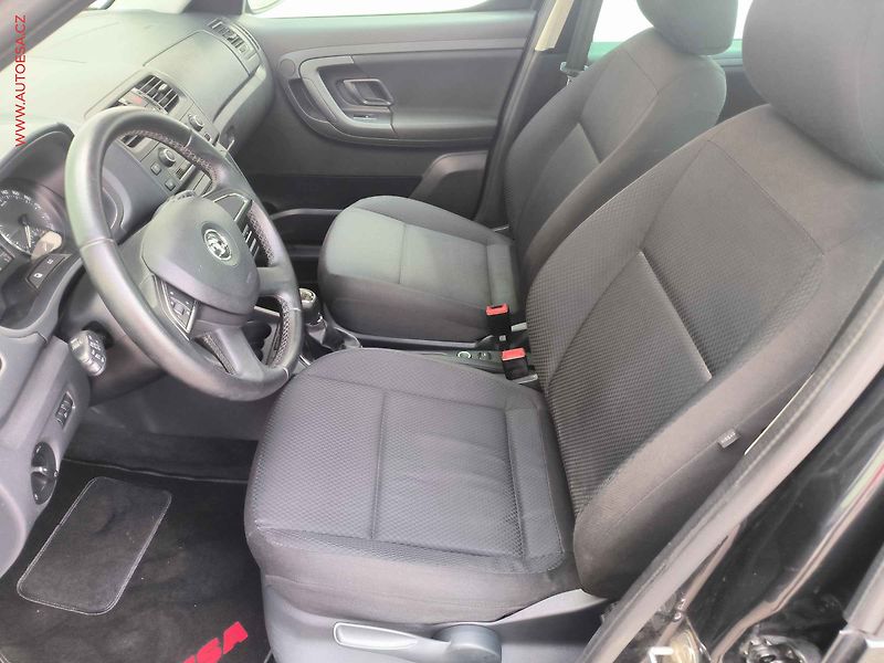 Škoda Roomster (2013) 1.6 TDi, Elegance, panor, TZ - fotka 9 z 15