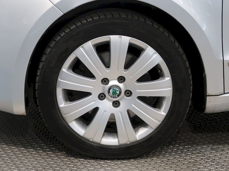 Škoda Superb (2013) ELEGANCE 2.0TDI 103KW 4x4 DSG - fotka 12 z 41