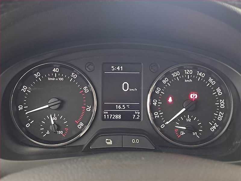 Škoda Rapid (2014) Spaceback 1.2 TSI, Tempomat - fotka 11 z 15
