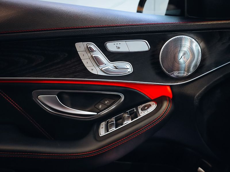 Mercedes-Benz Třídy C C 63 AMG 4MATIC 4.0 V8 - fotka 8 z 33