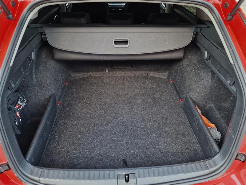 Škoda Octavia 2.0TDI DSG Ambition,ČR,1.Maj. - fotka 16 z 50