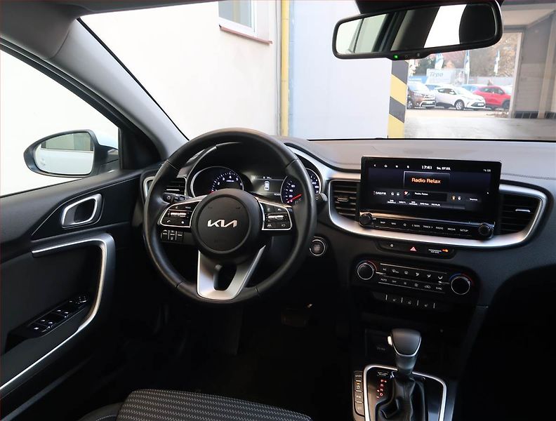 Kia Ceed (2022) 1.5 T-GDI MHEV - fotka 7 z 20