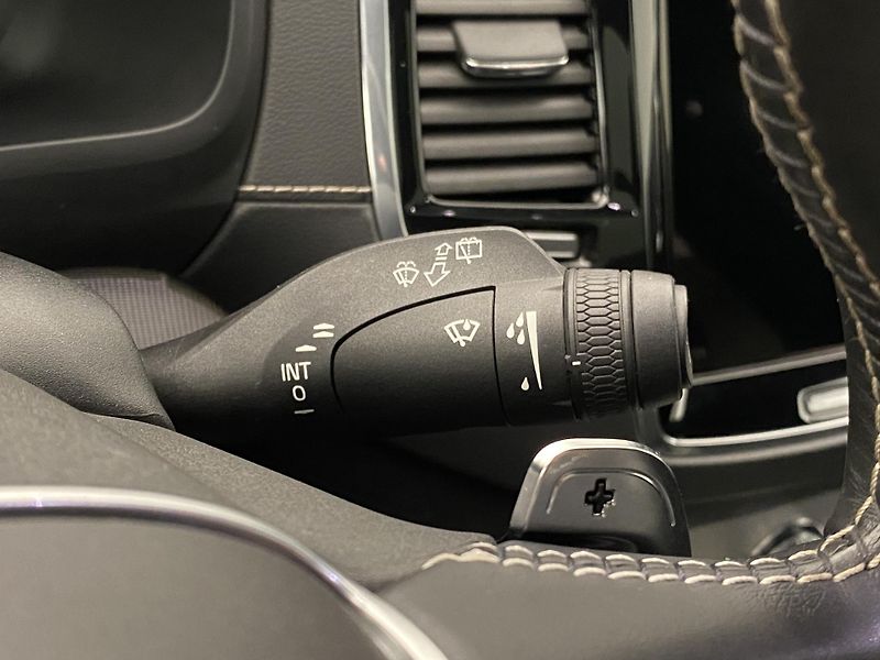 Volvo XC90 B5 AWD R-DESIGN REZERVACE - fotka 22 z 47
