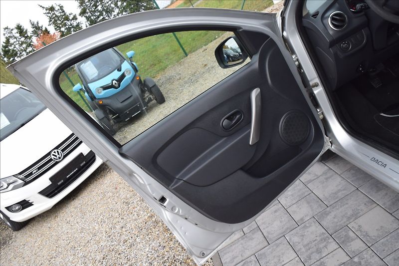 Dacia Sandero 1,2 i 55KW PO SERVISE - fotka 18 z 39