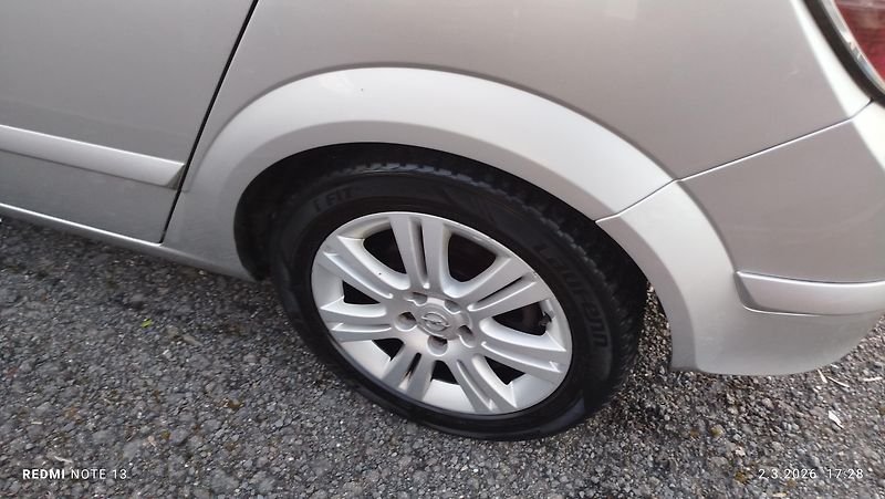 Opel Astra (2007) 1.6 16v   BEZ KOROZE - fotka 14 z 14