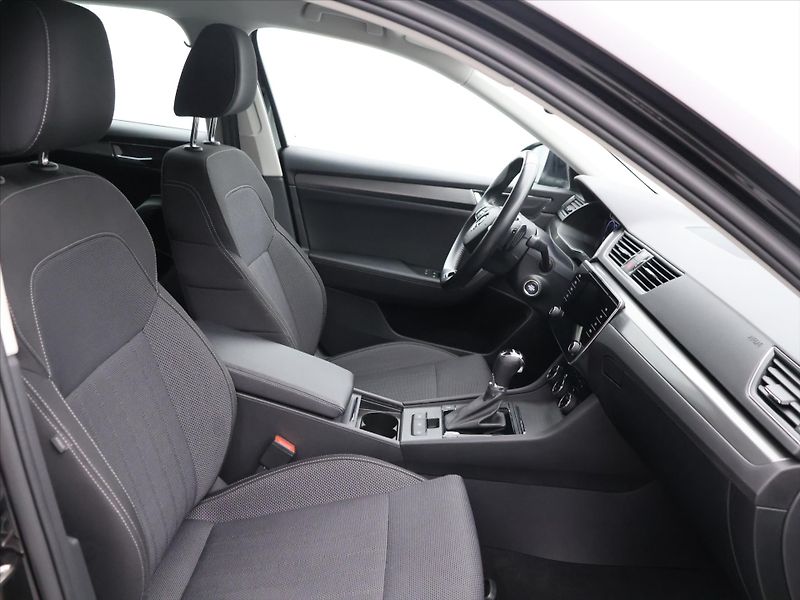 Škoda Superb 2,0 TDI 147kW DSG CZ Style DPH - fotka 12 z 36