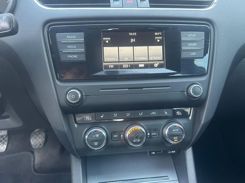 Škoda Octavia (2015) 1.6TDi, 77KW, VYHŘ.SED.,TEMP. - fotka 12 z 24