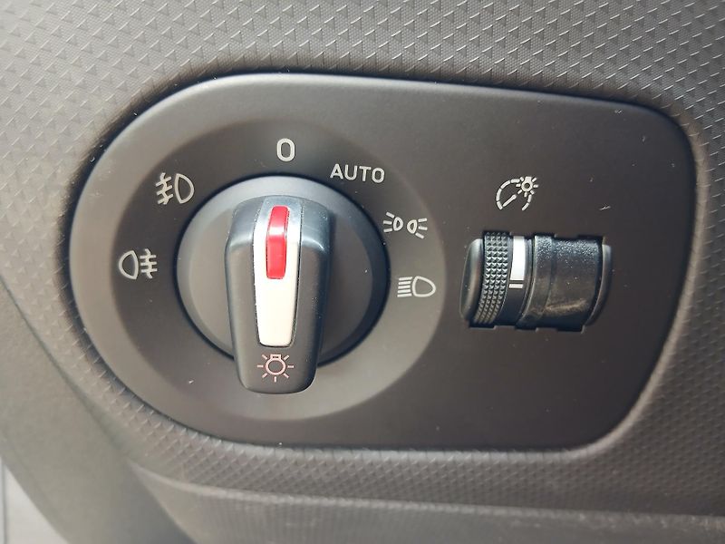 Seat Leon 1.4 TSi ČR - fotka 18 z 34