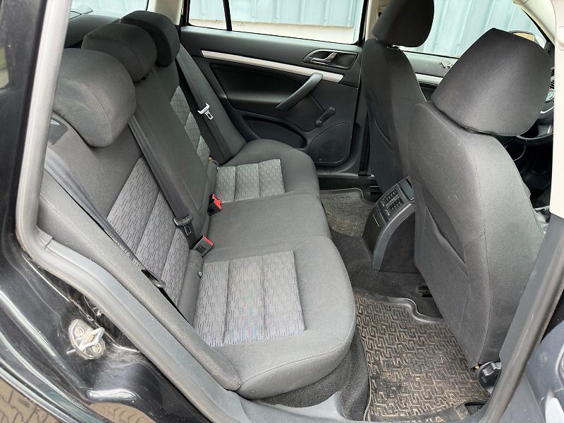 Škoda Octavia 1,6 TDI Ambiente Combi  - fotka 15 z 21