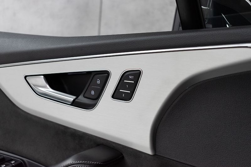 Audi Q7 50 TDI 4x4*S-LINE*7.MÍST*TAŽNÉ - fotka 18 z 51