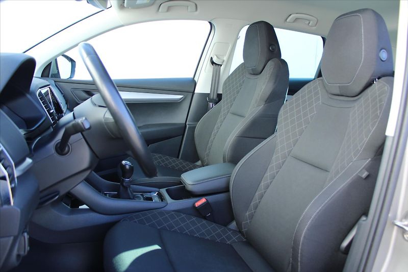 Škoda Karoq 1.6 TDI 85kW AMBITION DPH ČR - fotka 9 z 22