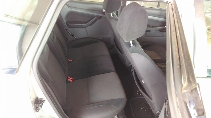 Ford Focus (2008) 1,6TDCI,80KW,XEN,ALU,NAVI,KLIM - fotka 13 z 34