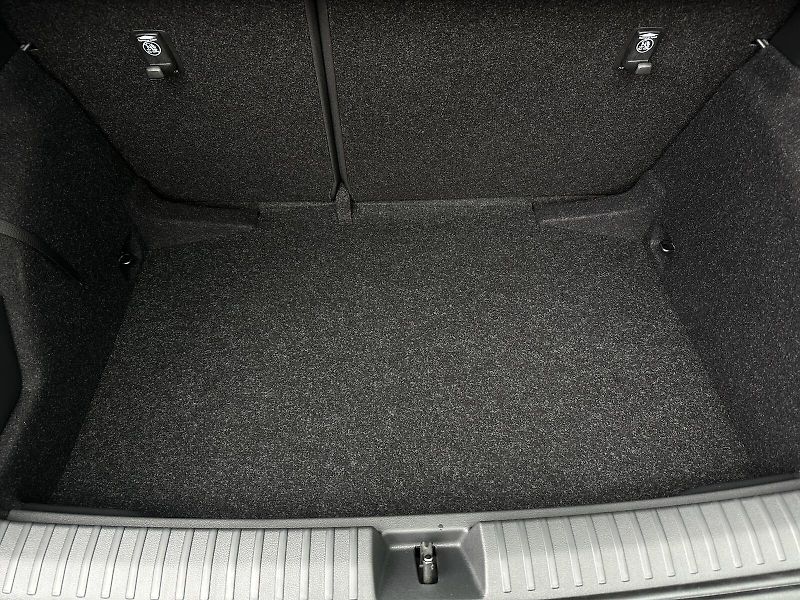 Škoda Kamiq 1.0TSi 116PS KAMERA+PDC P/Z Sm - fotka 40 z 42