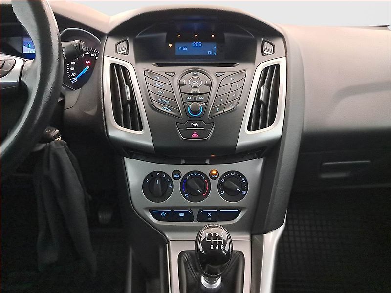 Ford Focus (2013) 1.0 EcoBoost, ČR,1.maj, po STK - fotka 12 z 18