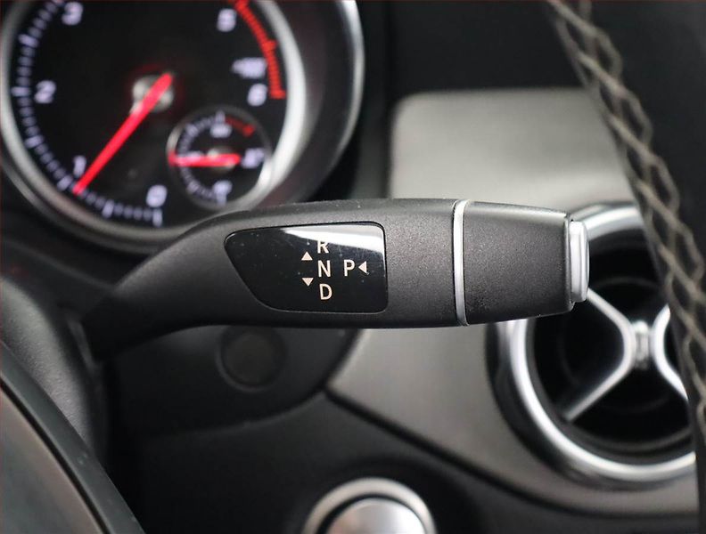 Mercedes-Benz GLA (2018) 180 d, Automat, Serv.kniha - fotka 11 z 23