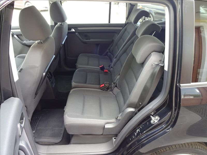 Volkswagen Touran 2,0 TDI 103kW 7.MÍST - fotka 21 z 55