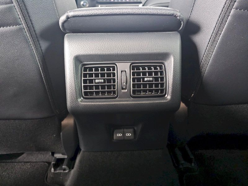Toyota Camry (2025) 2.5HEV 230k PRESTIGE - fotka 26 z 27