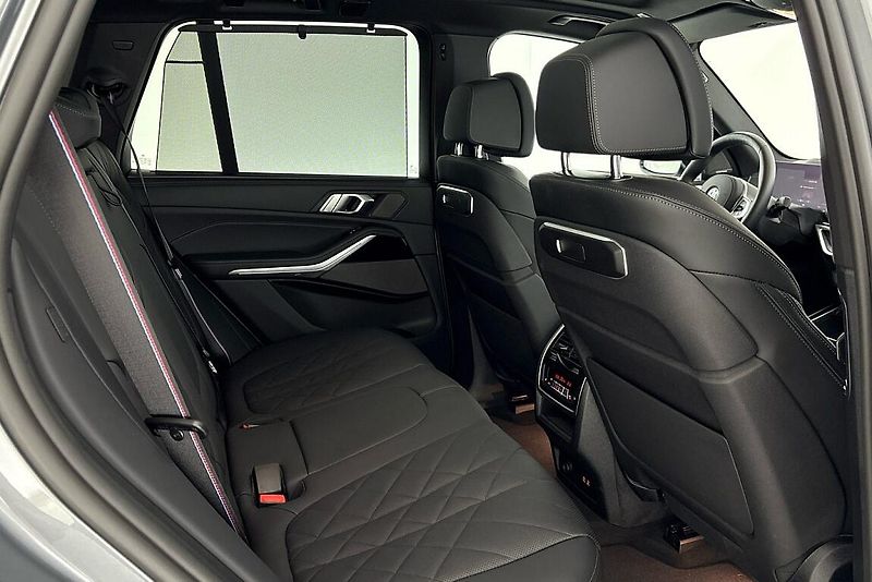 BMW X5 xDrive40i - fotka 14 z 29