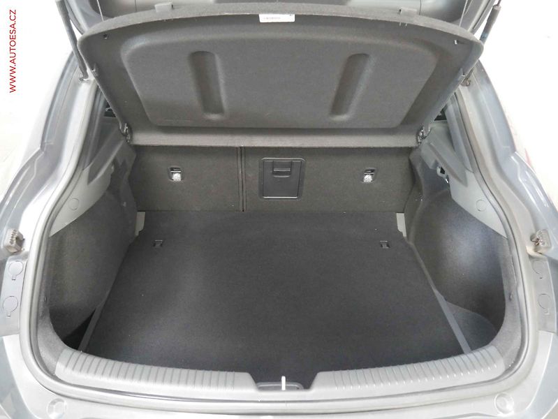 Hyundai i30 (2025) 1.5 T- GDI, 2.maj,ČR, LED - fotka 7 z 21
