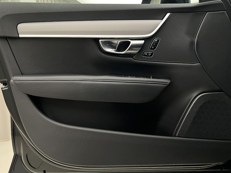 Volvo V90 CC B4 AWD PLUS AUT  - fotka 42 z 42