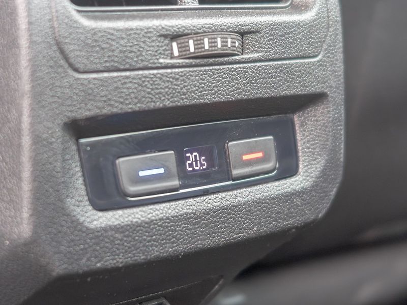 Volkswagen Touran (2019) 2.0TDI 110KW – Cebia 5*! - fotka 41 z 53