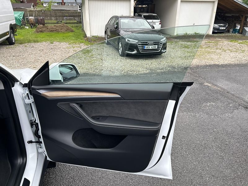 Tesla Model Y LONG RANGE DUAL MOTOR  TZ 92% - fotka 51 z 56