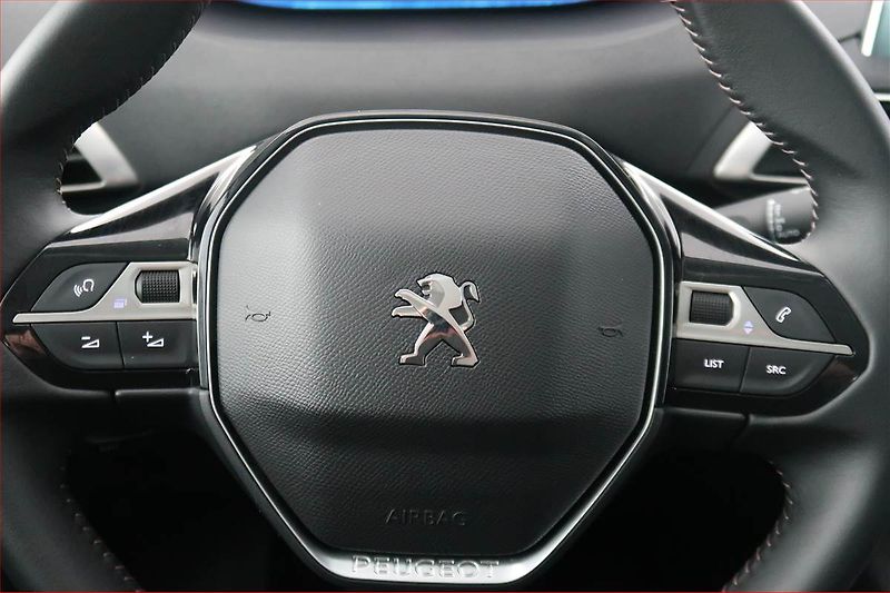 Peugeot 5008 (2021) PureTech 130, 7 MÍST - fotka 17 z 18