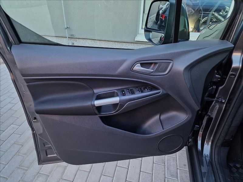 Ford Tourneo Connect 1.5TDCi 88kW L2, Titanium, ČR - fotka 37 z 50