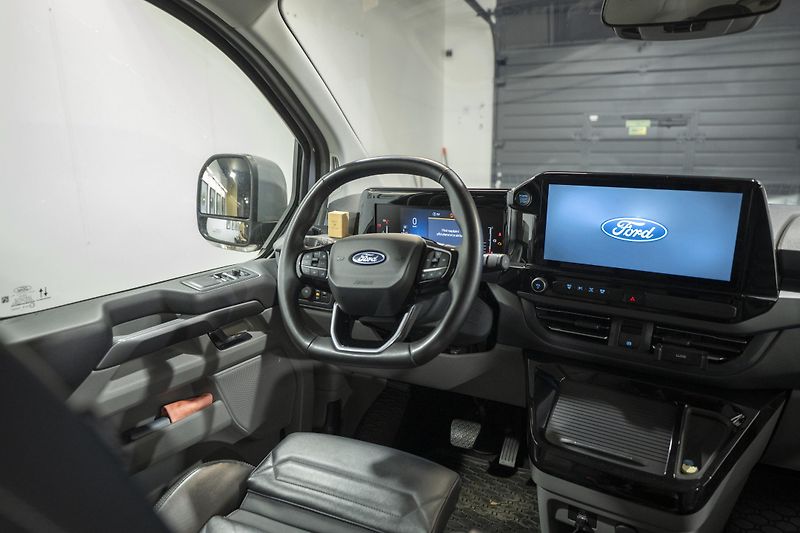 Ford Tourneo Custom 2.0 EcoBlue 125 kW 4x4 - fotka 16 z 53