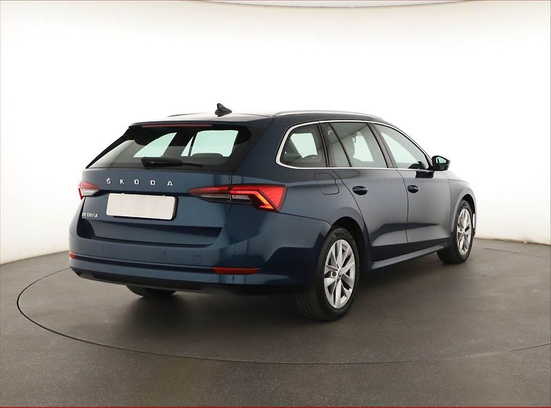 Škoda Octavia (2021) Style 1.5 TSI, ČR,1.maj - fotka 5 z 16