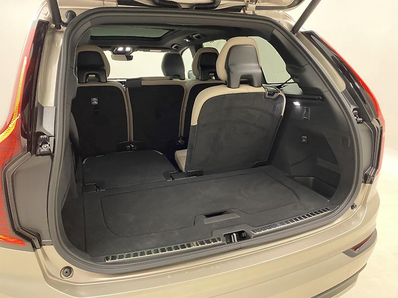 Volvo XC90 (2026) T8 AWD Plug-in DARK PLUS 7m - fotka 24 z 66