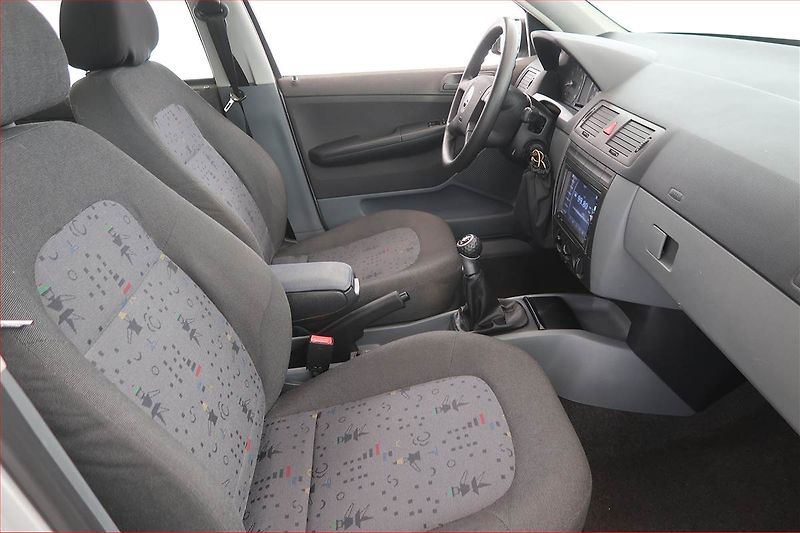 Škoda Fabia (2004) 1.2 12V, oblíbený vůz - fotka 9 z 14