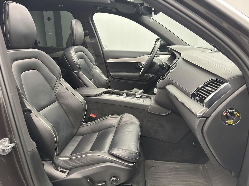 Volvo XC90 B5 AWD ULTIMATE AUT  - fotka 29 z 57