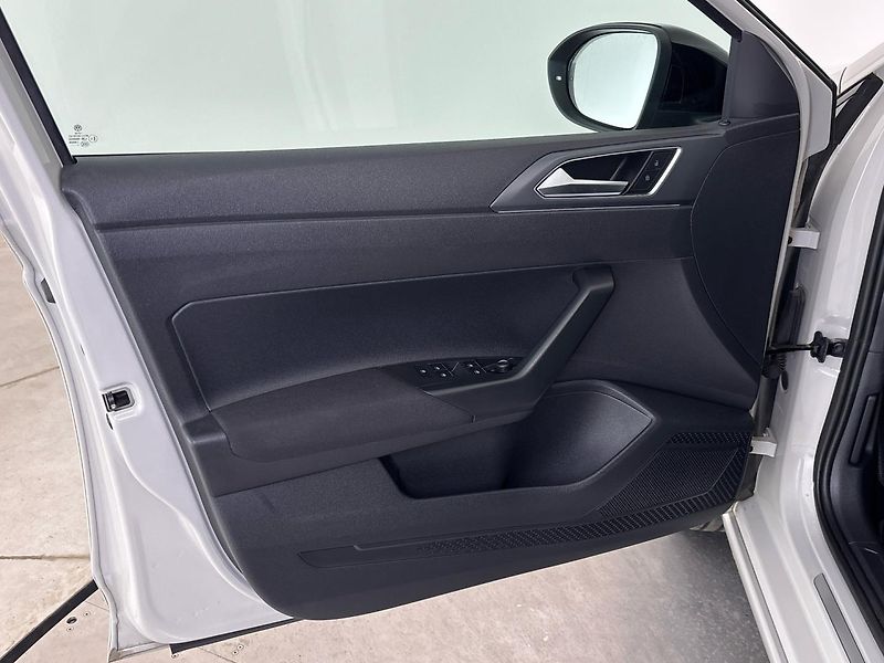 Volkswagen Taigo R-Line DSG - fotka 13 z 29