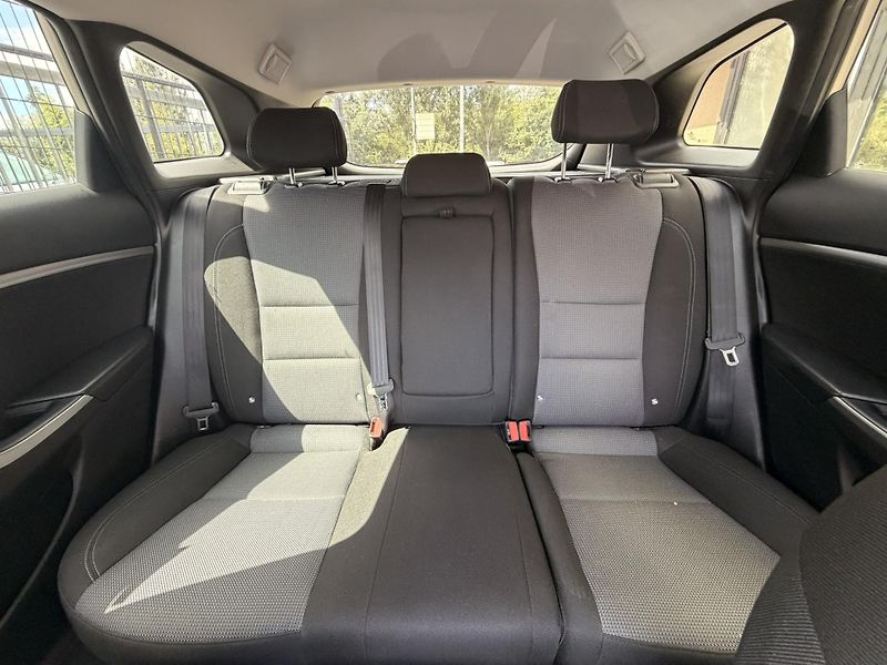 Hyundai i30 (2015) 1.6-NÍZKÁ SPOTŘEBA-AUT-SENZORY - fotka 18 z 28
