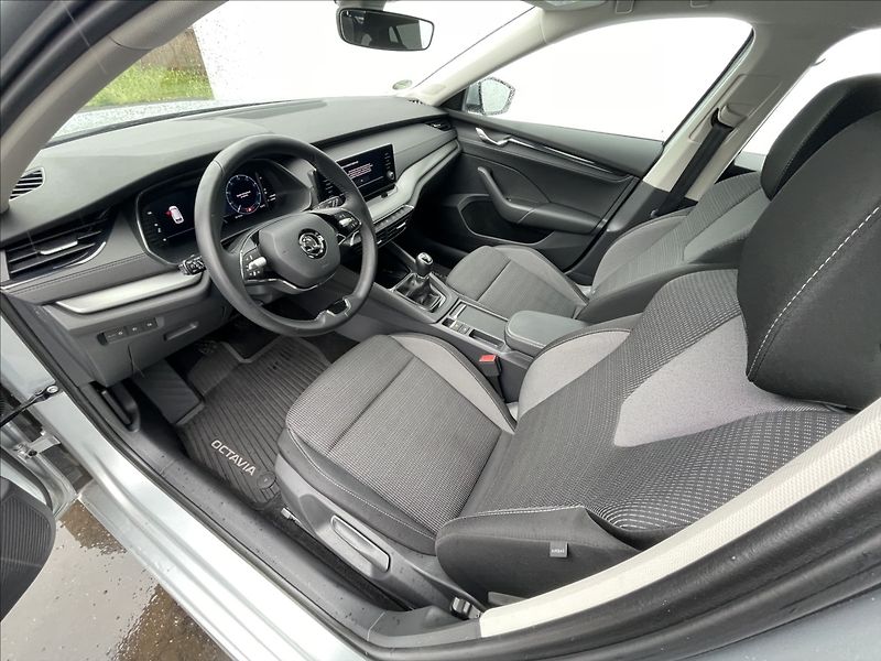 Škoda Octavia 2,0 TDI Combi Ambition Plus - fotka 5 z 23
